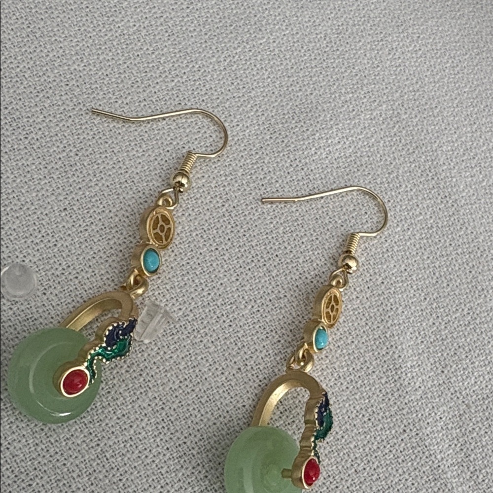 Elegant Gold and Green Earrings - Picture 4 of 6